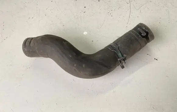 Toyota Avensis T270 Engine coolant pipe/hose