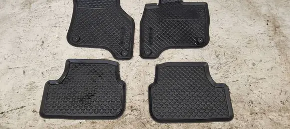 Volkswagen Golf VII Car floor mat set 5GE061500B 5GE061500C