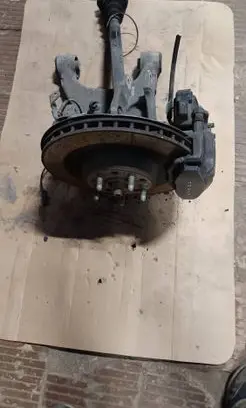 Rear wheel hub spindle/knuckle