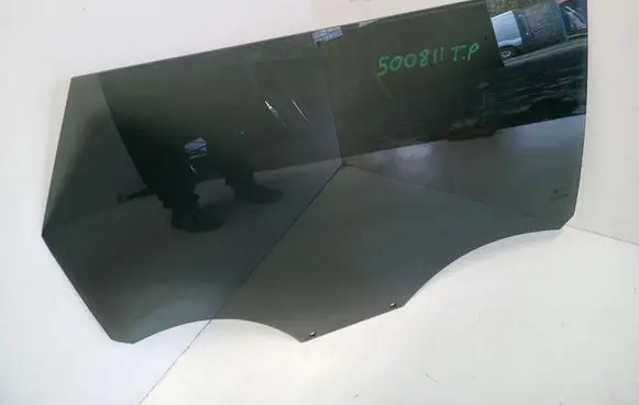 Peugeot 5008 II Front door window/glass (coupe) 