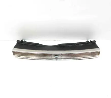 Trunk/boot sill cover protection