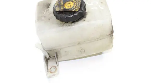 Lexus RX 330 - 350 - 400H Brake fluid reservoir 13231140500