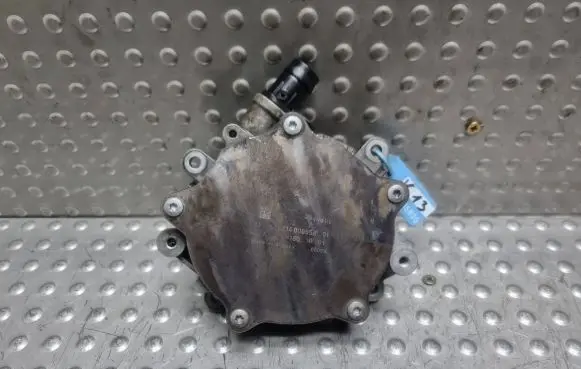 Mercedes-Benz A W176 Vacuum pump A2701801001