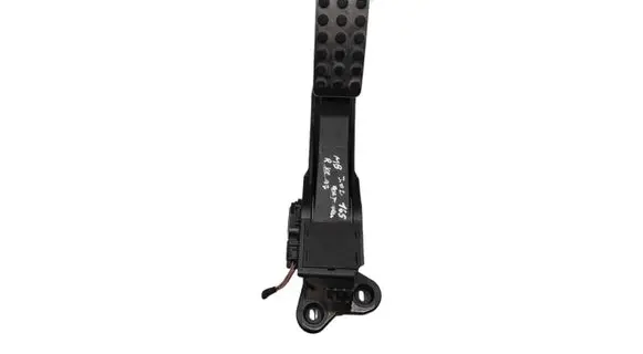 Mercedes-Benz R W251 Accelerator throttle pedal A1643000104