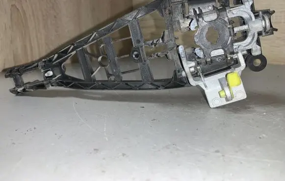 Rear door exterior handle/bracket