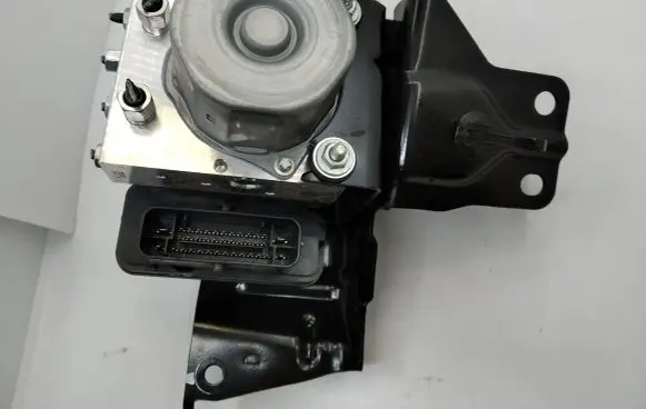 Nissan X-Trail T32 ABS Pump 476607FV8A