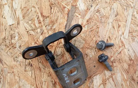 Fiat Freemont Rear door upper hinge 940AC