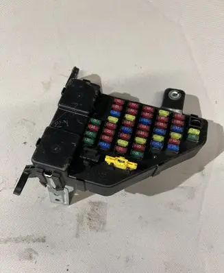 Hyundai Tucson JM Fuse module 911102E001 AK6478