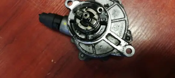 Mercedes-Benz C W203 Vacuum pump A64623065