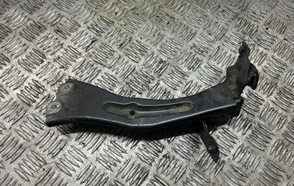 Audi TT TTS RS Mk3 8S Fender mounting bracket 8S0821131