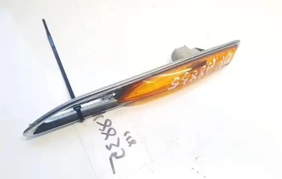 Front fender indicator light