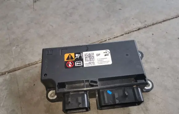 Buick Encore I Airbag control unit/module 13590215