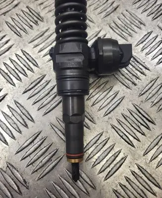 Seat Alhambra (Mk1) Fuel injector 038130073AJ