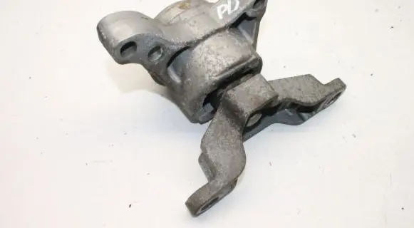 Ford Mondeo MK IV Engine mount bracket