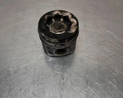 Volkswagen Multivan T5 Piston 81L137