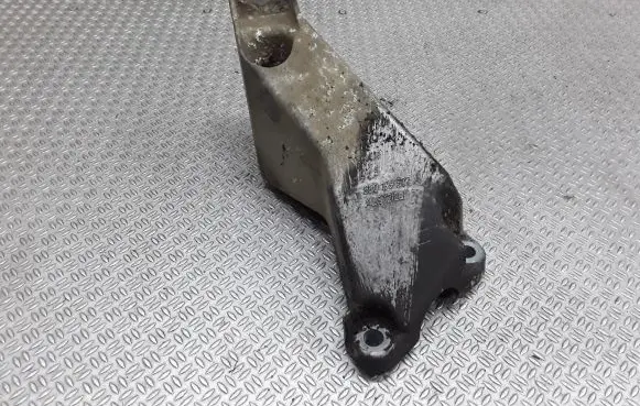 Audi A4 S4 B6 8E 8H Engine mounting bracket 8E0199307A