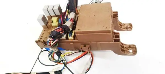Toyota Corolla E120 E130 Fuse box set 8264102040 82641-02040