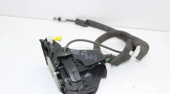 Nissan Juke I F15 Front door lock