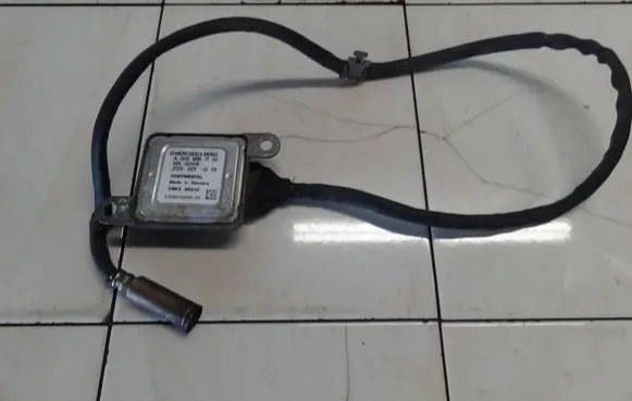 Mercedes-Benz ML W166 Lambda probe sensor A0009057100