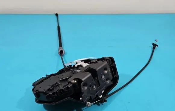 Volvo S40 Front door lock 240015103 IMPRK1384795