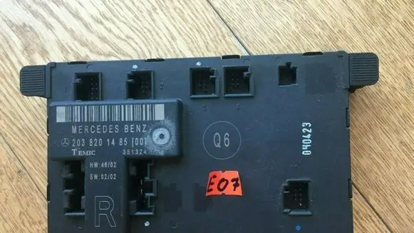 Mercedes-Benz C W203 Door control unit/module 2038201485