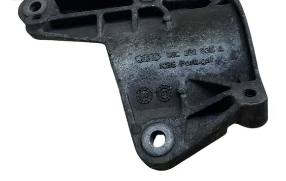 Audi A4 S4 B6 8E 8H Engine mounting bracket 06C260835A