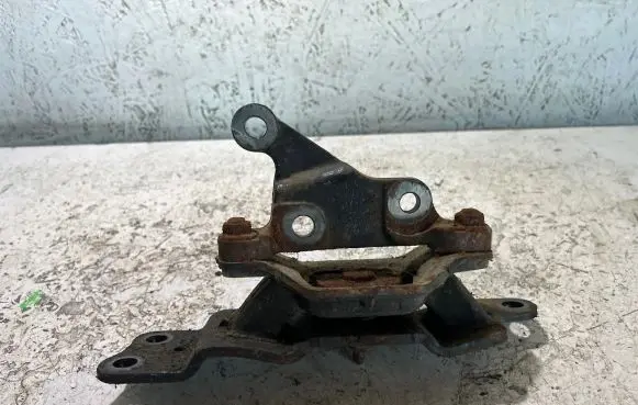 Nissan Maxima A36 Gearbox mount