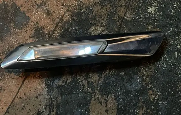 BMW 5 F10 F11 Front fender indicator light 7154170 15416807