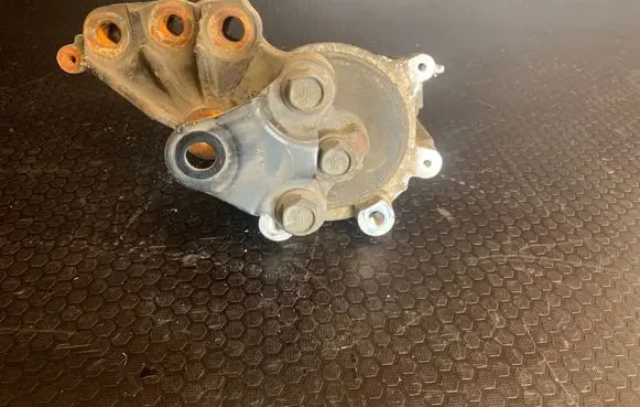 Honda CR-V Engine mount bracket 