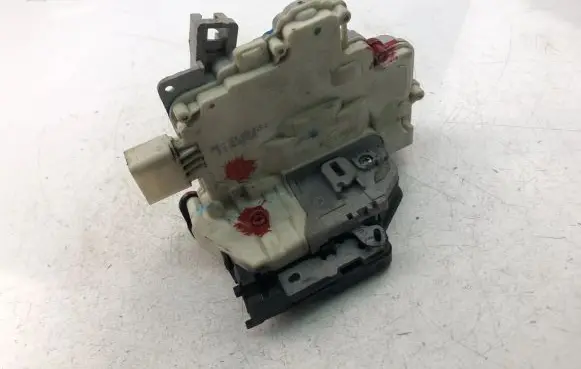 Audi Q7 4L Coupe door lock (next to the handle) 3C4839015C