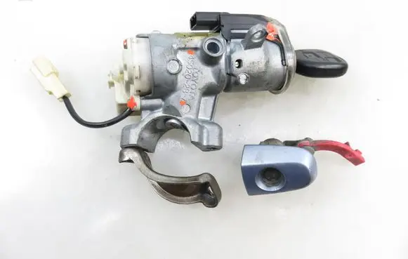 Toyota Avensis T220 Ignition lock 45020287