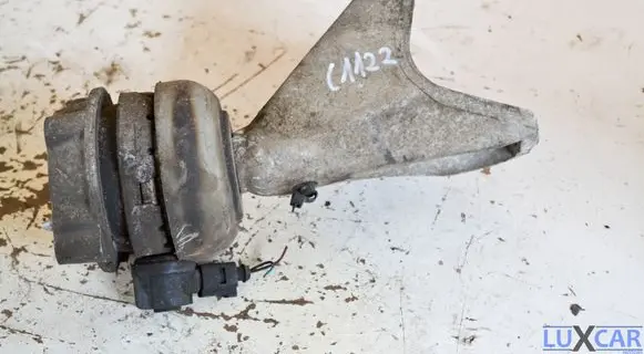 Audi A8 S8 D3 4E Engine mounting bracket 4E0199307AR 4E0199381