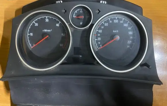 Opel Zafira B Speedometer (instrument cluster) 13267536UK 13267536 SW7655