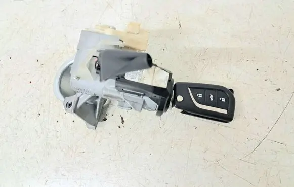 Toyota Avensis T270 Ignition lock 8978305030