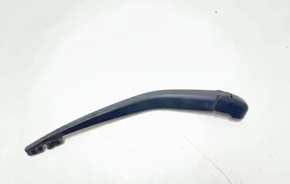 Rear wiper blade arm