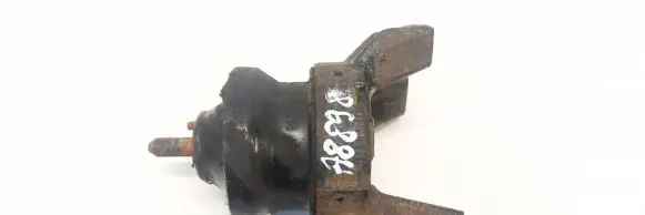 Hyundai Santa Fe Engine mount bracket 210322B000 21032-2B000