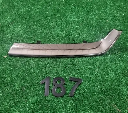 Honda CR-V Front bumper upper radiator grill GrillCRV3MoldCr