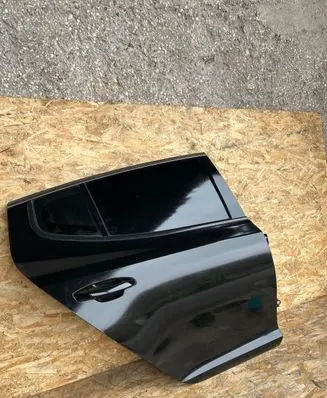 KIA Stinger Rear door