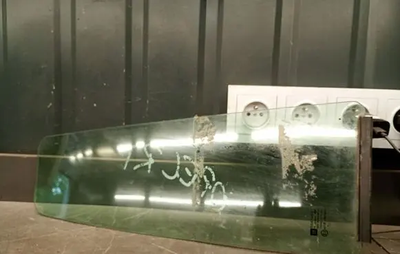 Opel Zafira A Rear side window