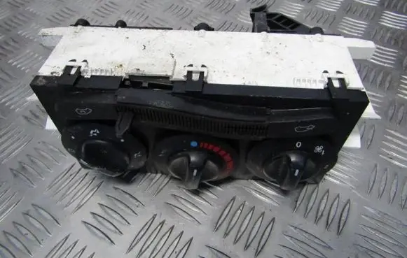 Mercedes-Benz A W168 Climate control unit 1688300385 q131700