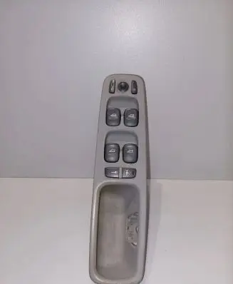 Volvo V70 Electric window control switch 8682949 02W11E