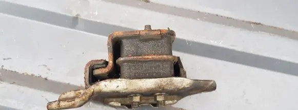 Subaru Impreza II Engine mount bracket