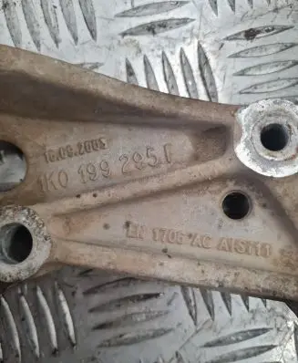 Volkswagen Touran I Bracket in trunk/boot 