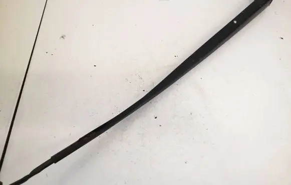 Toyota Auris 150 Front wiper blade arm