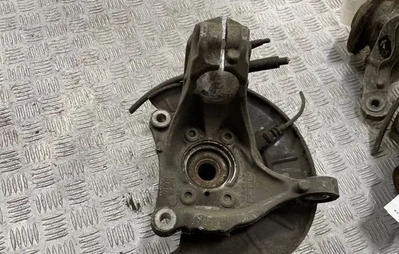 Volkswagen PASSAT B7 Front wheel hub