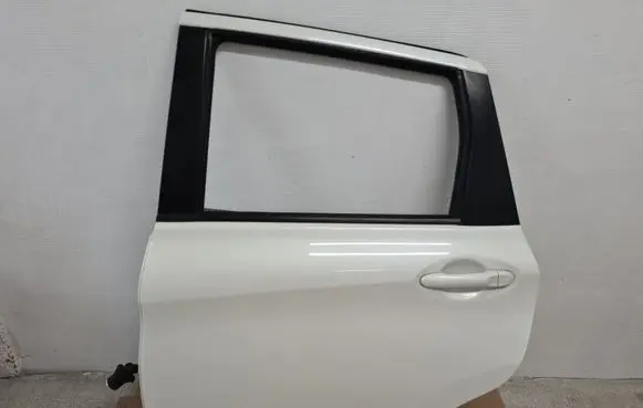 Nissan Note (E12) Rear door