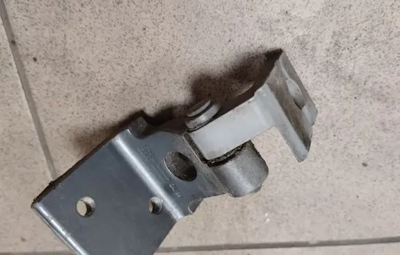 Audi A4 S4 B5 8D Rear door upper hinge 8D0833401A