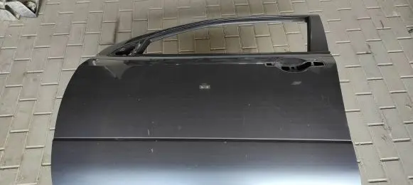 Mitsubishi Outlander Front door