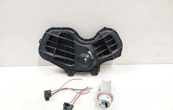 BMW 1 E81 E87 Headlight/headlamp dust cover 6924493