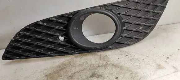Opel Astra H Front bumper lower grill 13225764